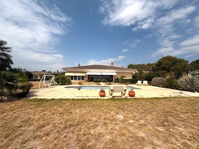 Chalet de 5 habitaciones en Alfaz del Pi / L'Alfàs del Pi en venta con piscina garaje - 813.000 € (Ref: 9751280)