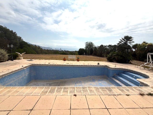 Chalet de 5 habitaciones en Alfaz del Pi / L'Alfàs del Pi en venta con piscina garaje - 813.000 € (Ref: 9751280)