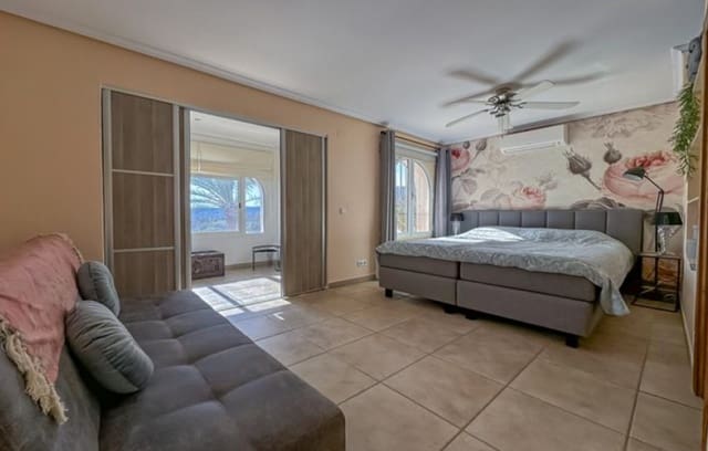 6 bedroom Villa for sale in Cometa - Carrió, Calpe / Calp with pool garage - € 749,000 (Ref: 9757820)