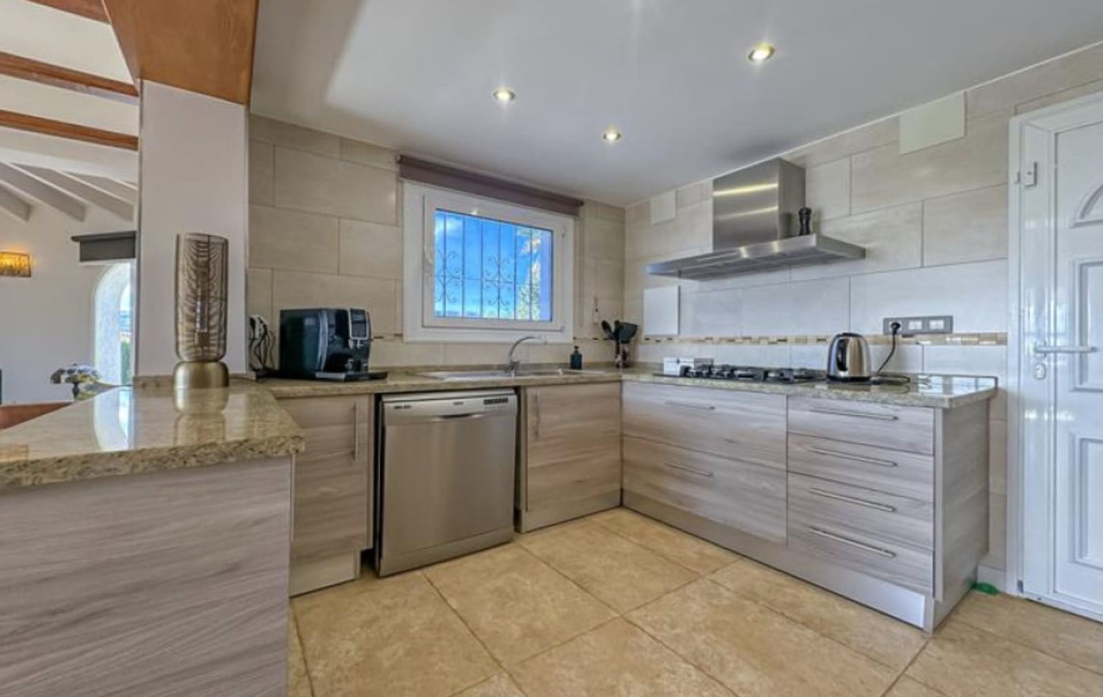 6 bedroom Villa for sale in Calpe / Calp with pool garage - € 749,000 (Ref: 9757820)