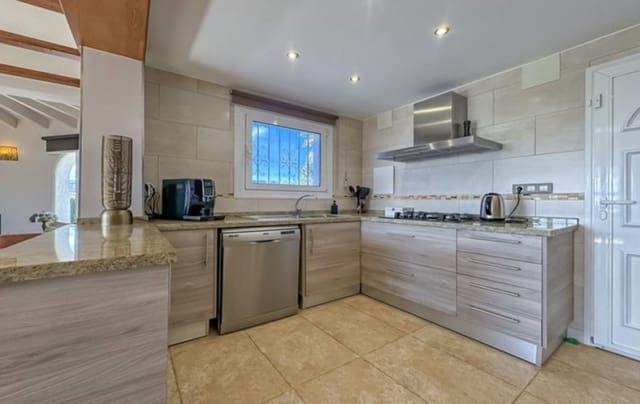 6 bedroom Villa for sale in Cometa - Carrió, Calpe / Calp with pool garage - € 749,000 (Ref: 9757820)