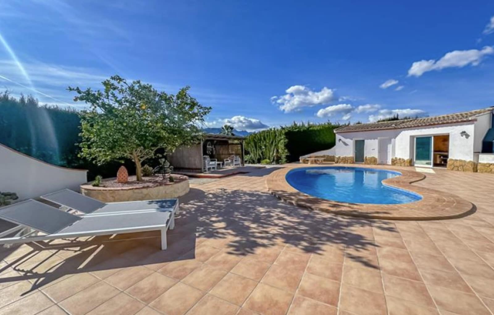 6 bedroom Villa for sale in Calpe / Calp with pool garage - € 749,000 (Ref: 9757820)