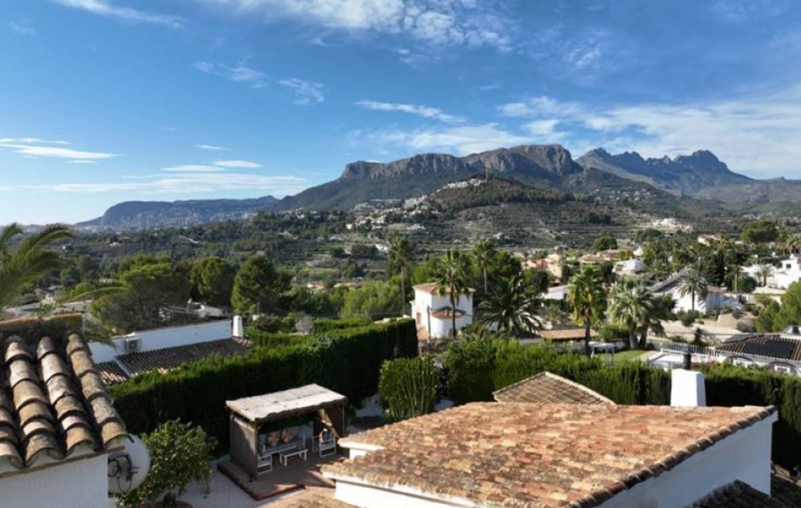 6 bedroom Villa for sale in Calpe / Calp with pool garage - € 749,000 (Ref: 9757820)