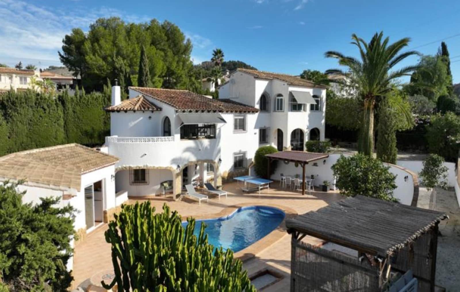 6 bedroom Villa for sale in Calpe / Calp with pool garage - € 749,000 (Ref: 9757820)