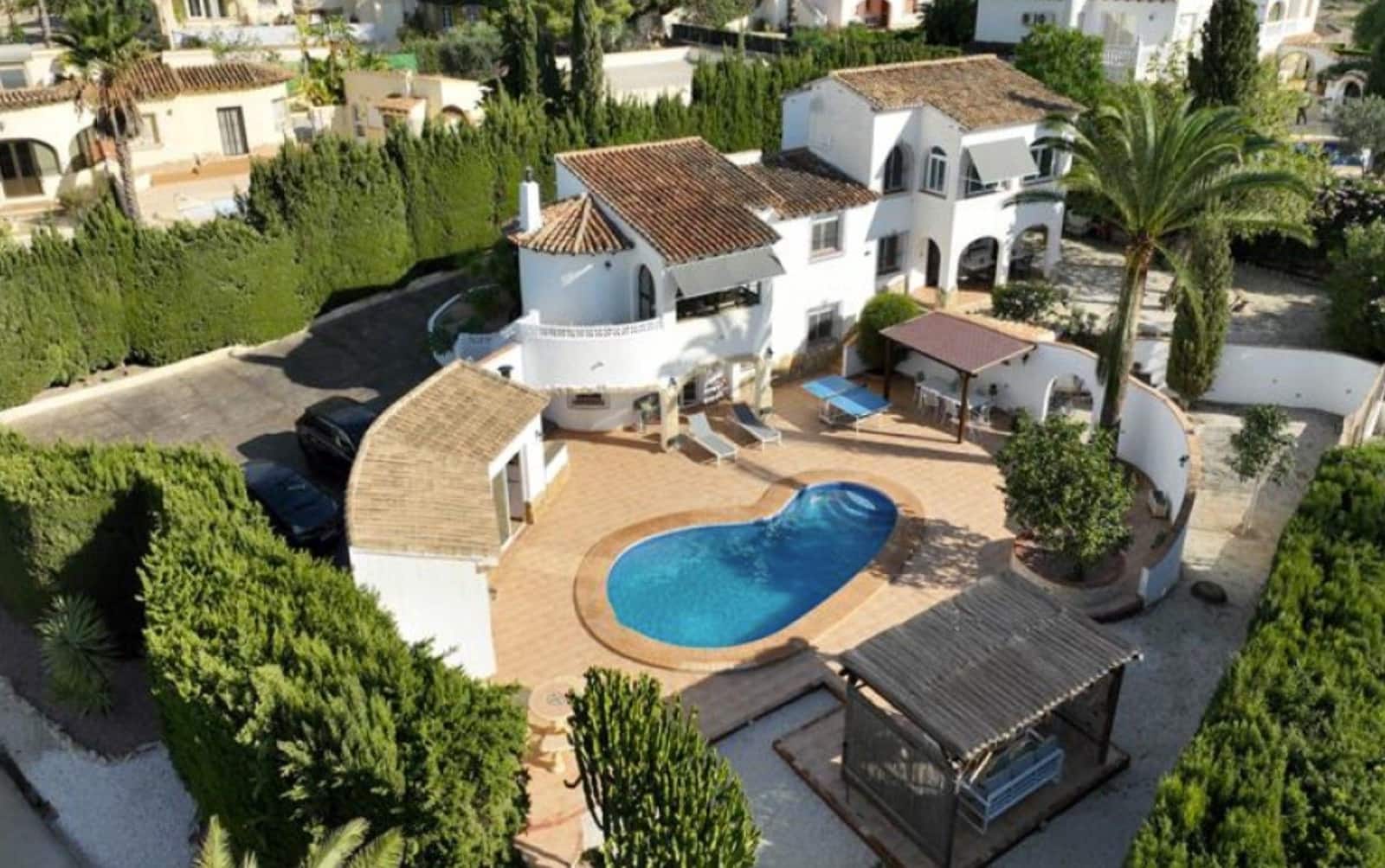 6 bedroom Villa for sale in Calpe / Calp with pool garage - € 749,000 (Ref: 9757820)