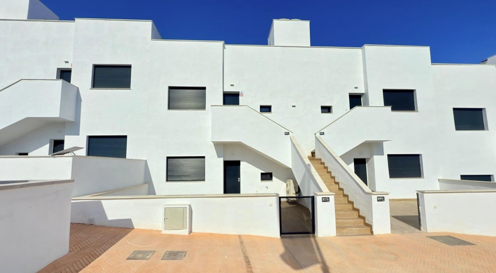 Ático de 2 habitaciones en Finestrat en venta con piscina garaje - 370.000 € (Ref: 9780012)