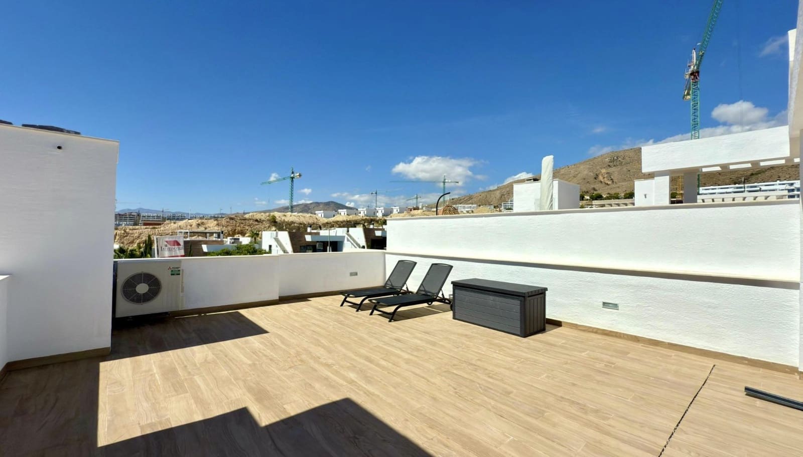 Ático de 2 habitaciones en Finestrat en venta con piscina garaje - 370.000 € (Ref: 9780012)