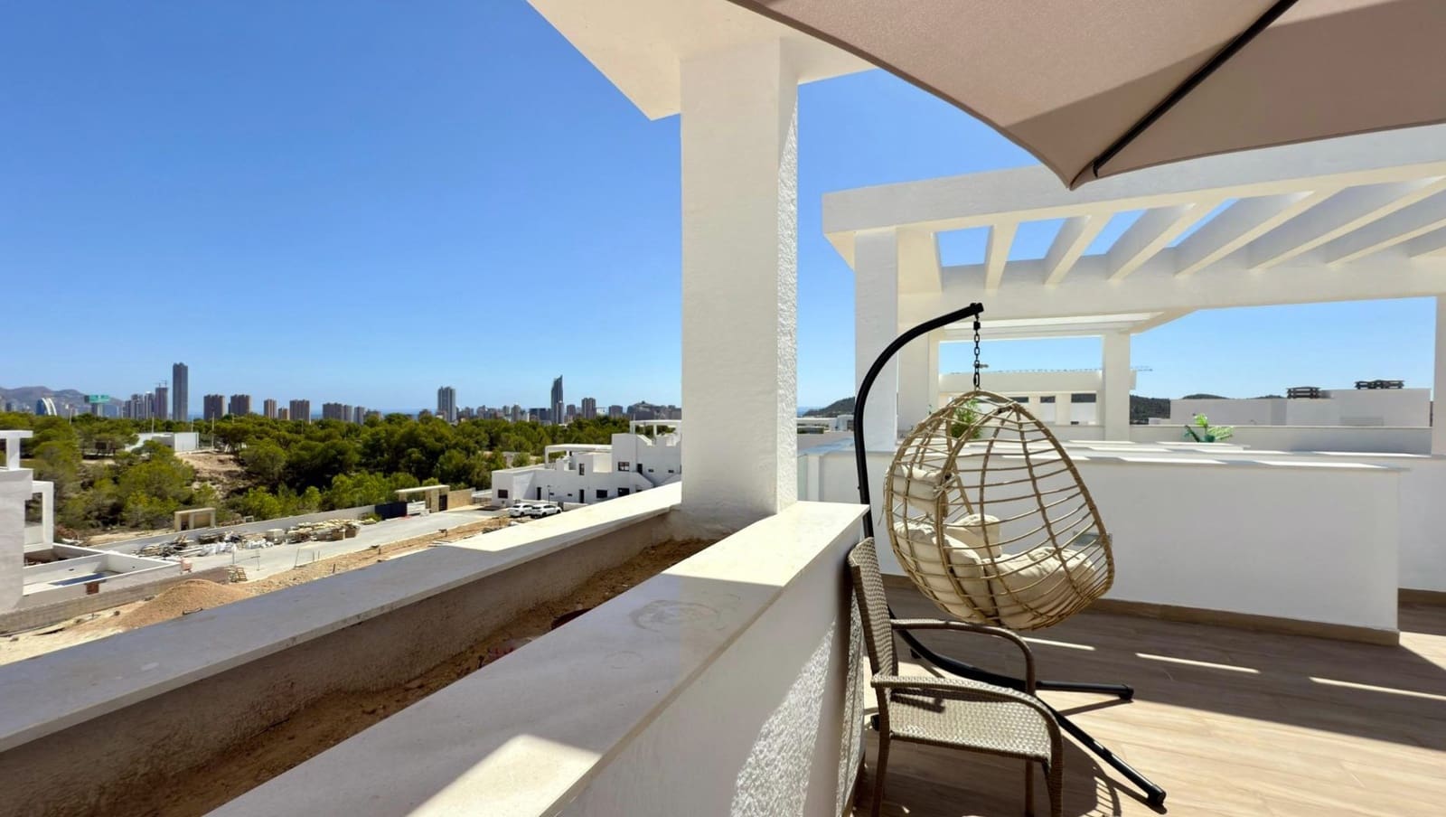 Ático de 2 habitaciones en Finestrat en venta con piscina garaje - 370.000 € (Ref: 9780012)