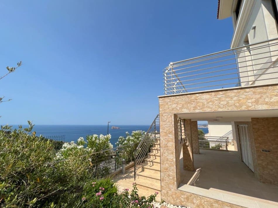 4 bedroom Villa for sale in Benidorm with pool garage - € 3,100,000 (Ref: 9785068)