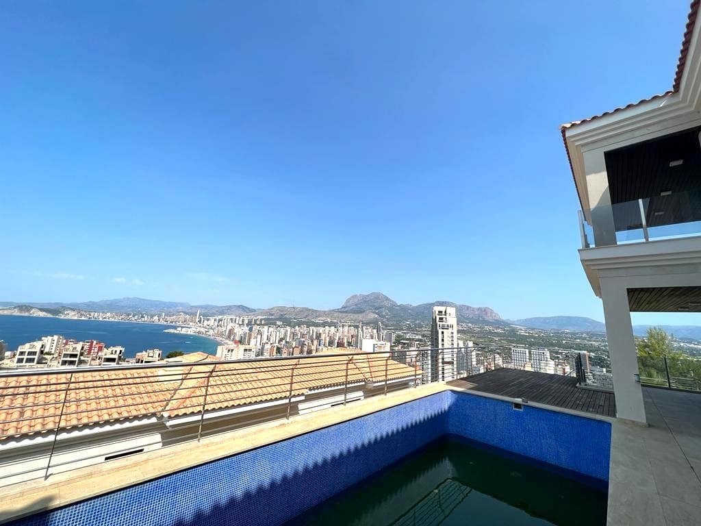 4 bedroom Villa for sale in Benidorm with pool garage - € 3,100,000 (Ref: 9785068)