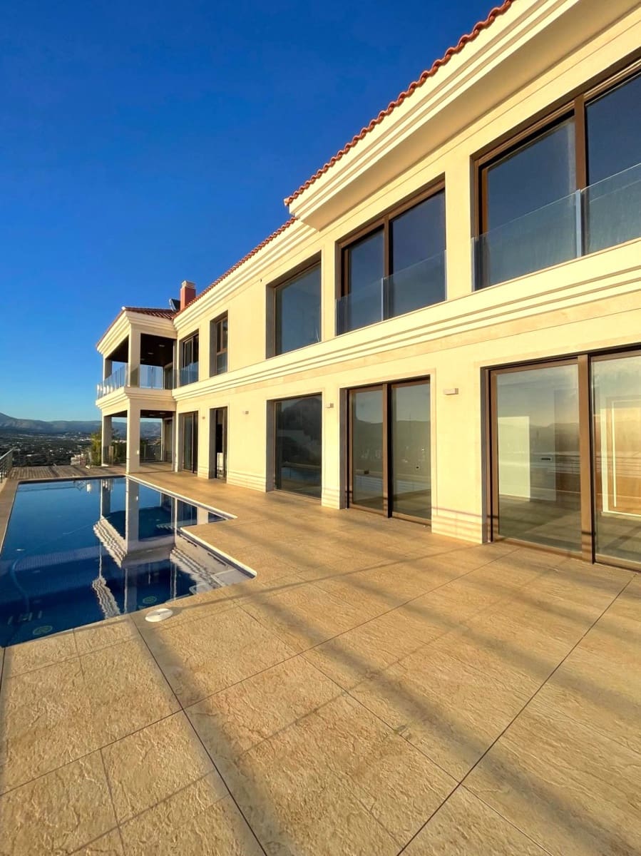 4 bedroom Villa for sale in Benidorm with pool garage - € 3,100,000 (Ref: 9785068)