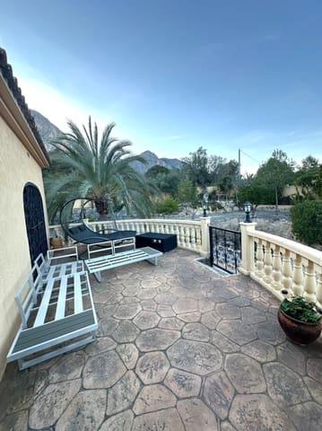 4 bedroom Villa for sale in Polop with garage - € 630,000 (Ref: 9785069)