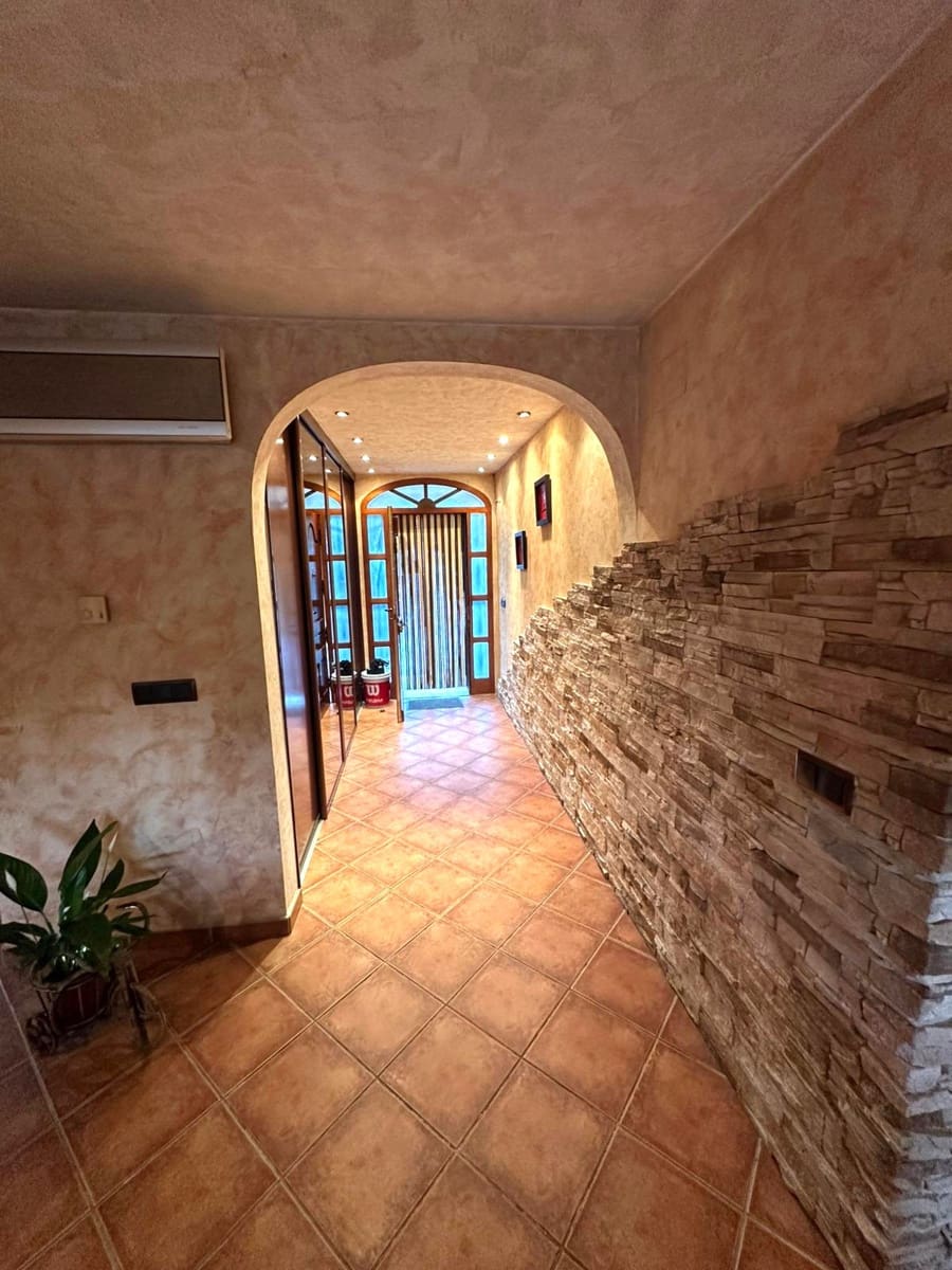 4 bedroom Villa for sale in Polop with garage - € 630,000 (Ref: 9785069)