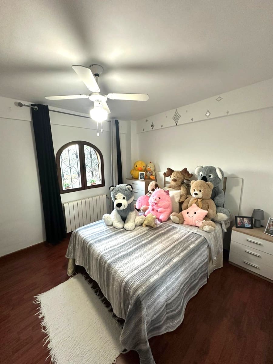 4 bedroom Villa for sale in Polop with garage - € 630,000 (Ref: 9785069)