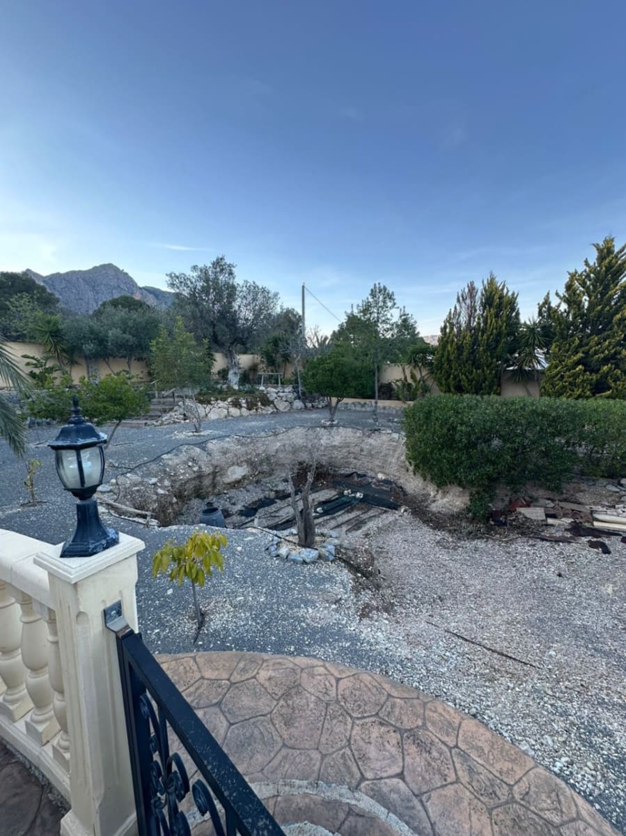 4 bedroom Villa for sale in Polop with garage - € 630,000 (Ref: 9785069)