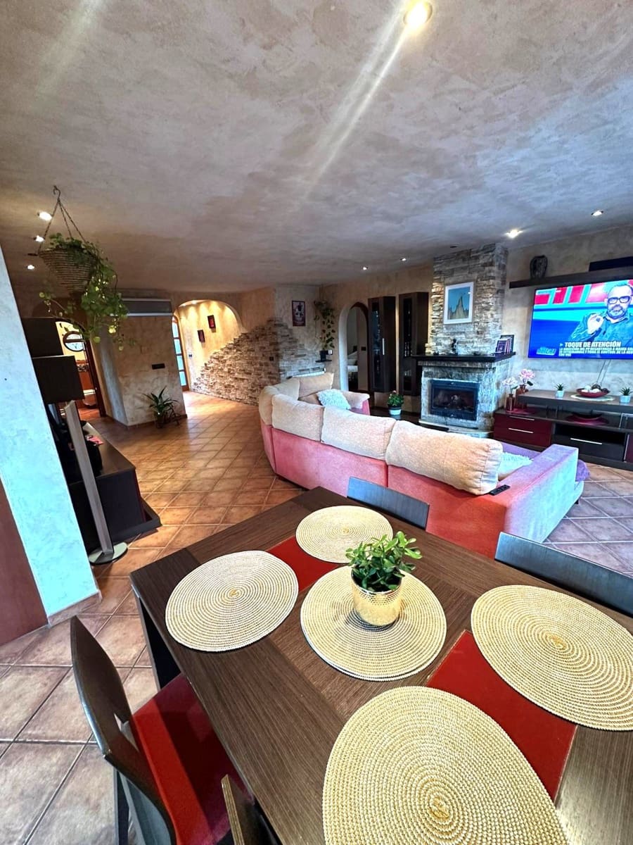 4 bedroom Villa for sale in Polop with garage - € 630,000 (Ref: 9785069)