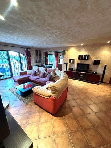 4 bedroom Villa for sale in Polop with garage - € 630,000 (Ref: 9785069)