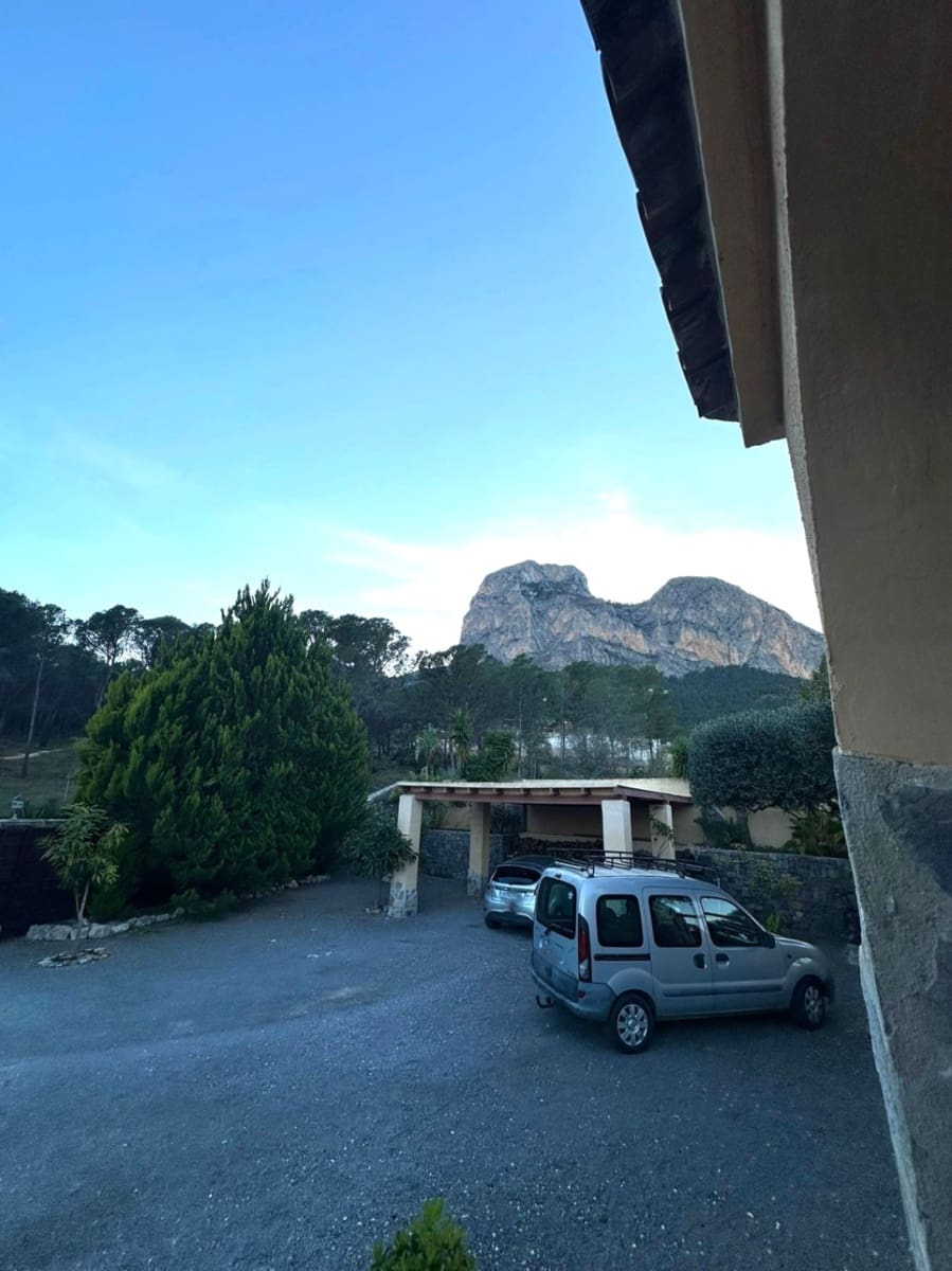 4 bedroom Villa for sale in Polop with garage - € 630,000 (Ref: 9785069)