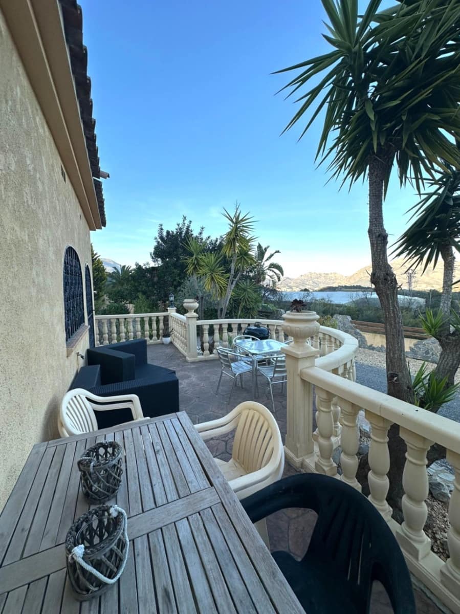 4 bedroom Villa for sale in Polop with garage - € 630,000 (Ref: 9785069)