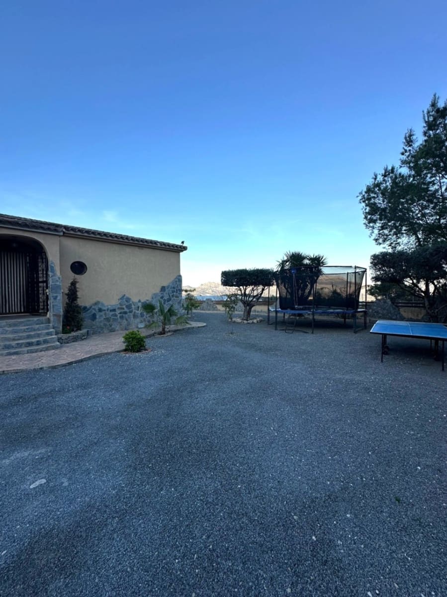 4 bedroom Villa for sale in Polop with garage - € 630,000 (Ref: 9785069)