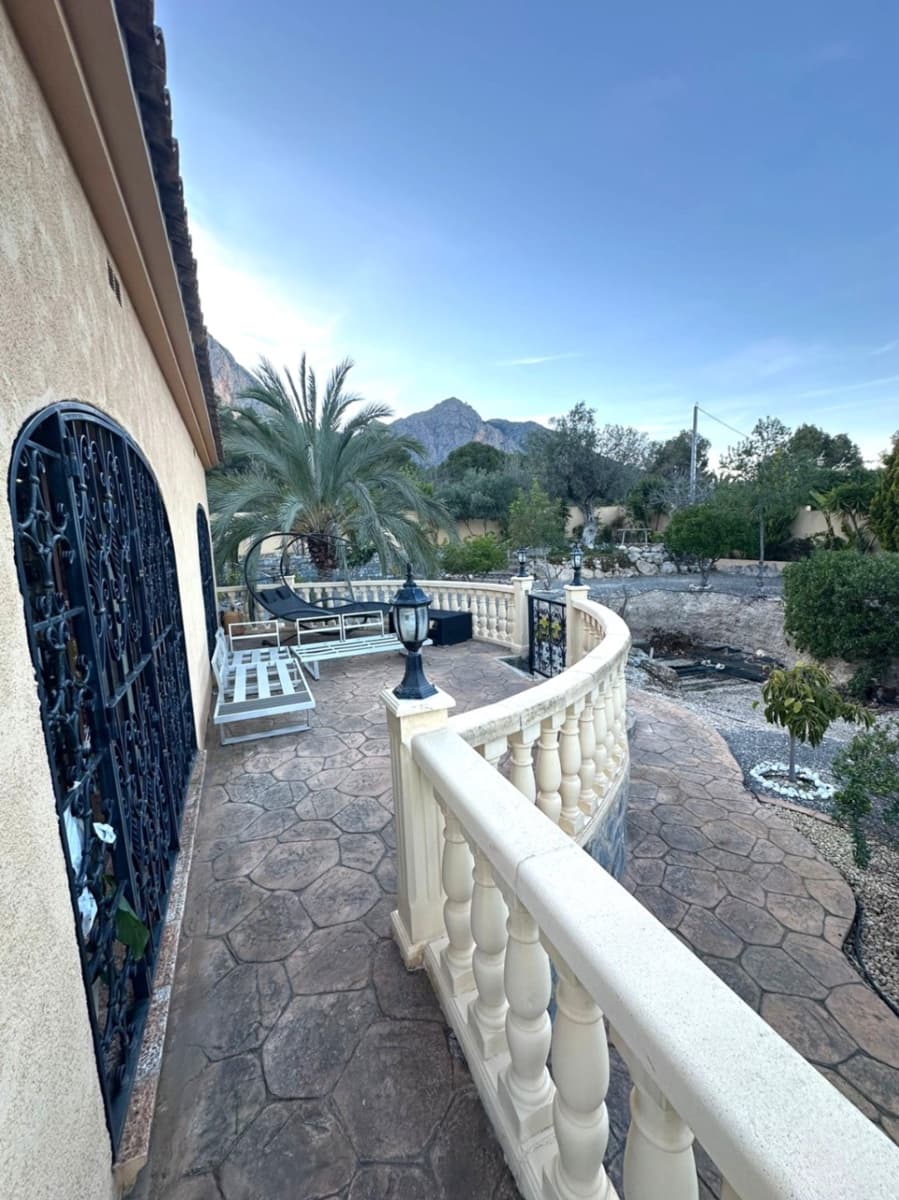 4 bedroom Villa for sale in Polop with garage - € 630,000 (Ref: 9785069)