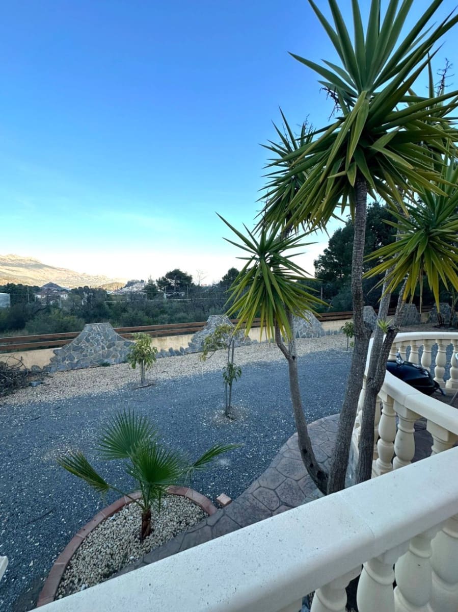 4 bedroom Villa for sale in Polop with garage - € 630,000 (Ref: 9785069)