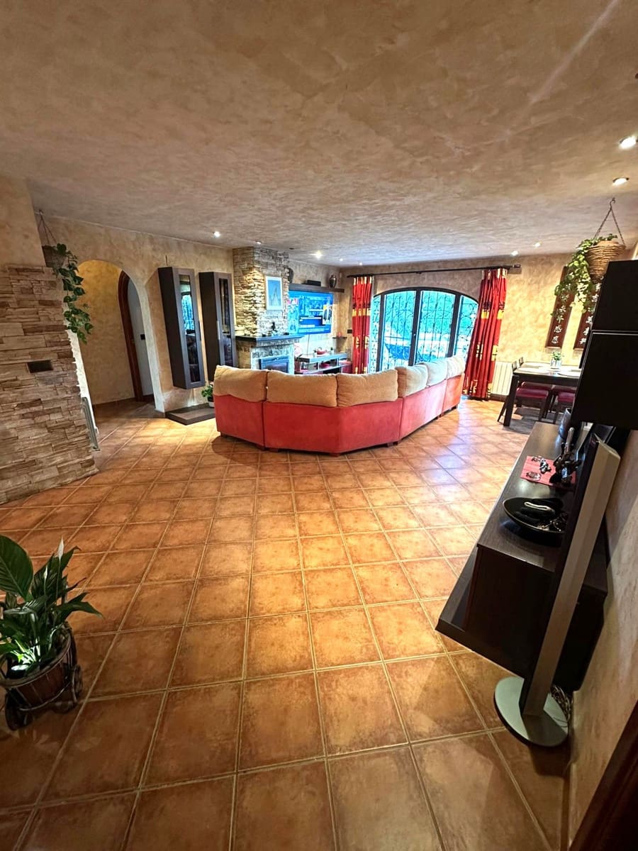 4 bedroom Villa for sale in Polop with garage - € 630,000 (Ref: 9785069)