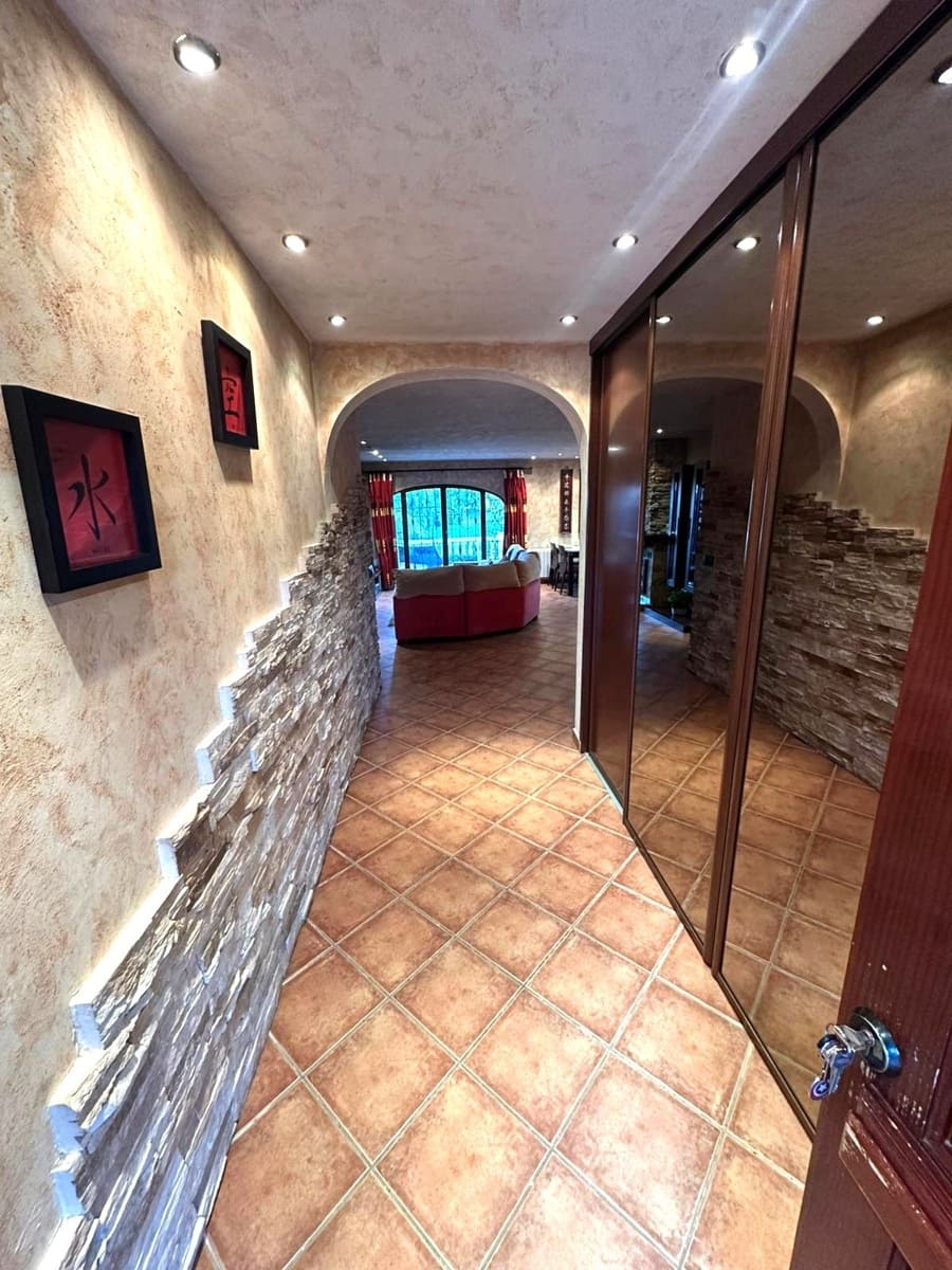 4 bedroom Villa for sale in Polop with garage - € 630,000 (Ref: 9785069)