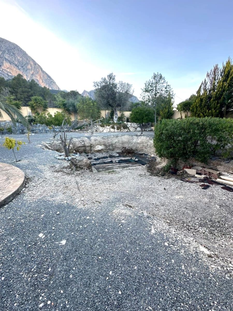 4 bedroom Villa for sale in Polop with garage - € 630,000 (Ref: 9785069)