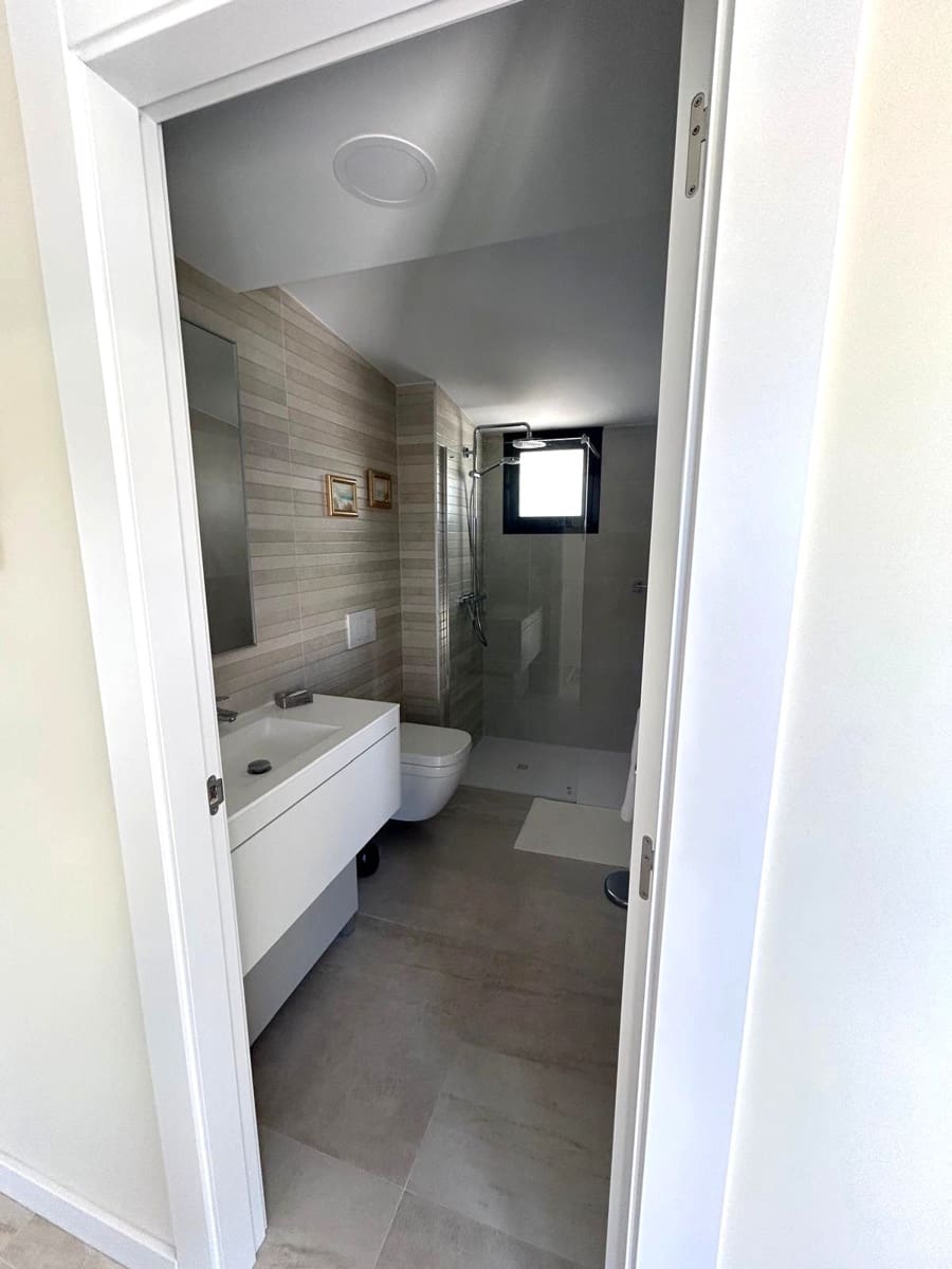 3 sypialnia Penthouse na sprzedaż w Finestrat z basenem garażem - 550 000 € (Ref: 9807502)