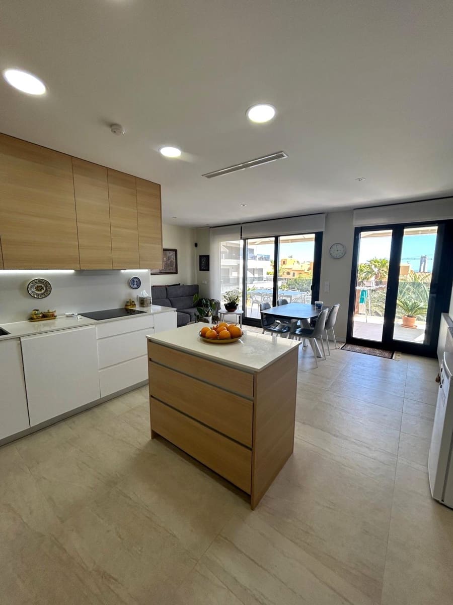 3 sypialnia Penthouse na sprzedaż w Finestrat z basenem garażem - 550 000 € (Ref: 9807502)