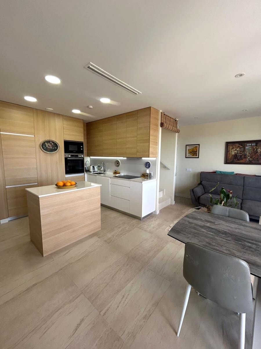 3 sypialnia Penthouse na sprzedaż w Finestrat z basenem garażem - 550 000 € (Ref: 9807502)