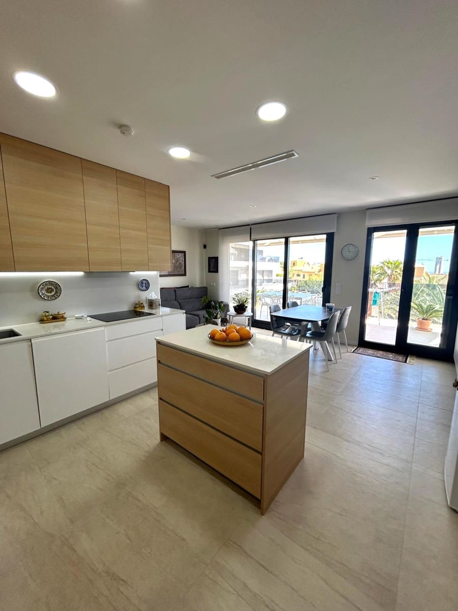 3 sypialnia Penthouse na sprzedaż w Finestrat z basenem garażem - 550 000 € (Ref: 9807502)