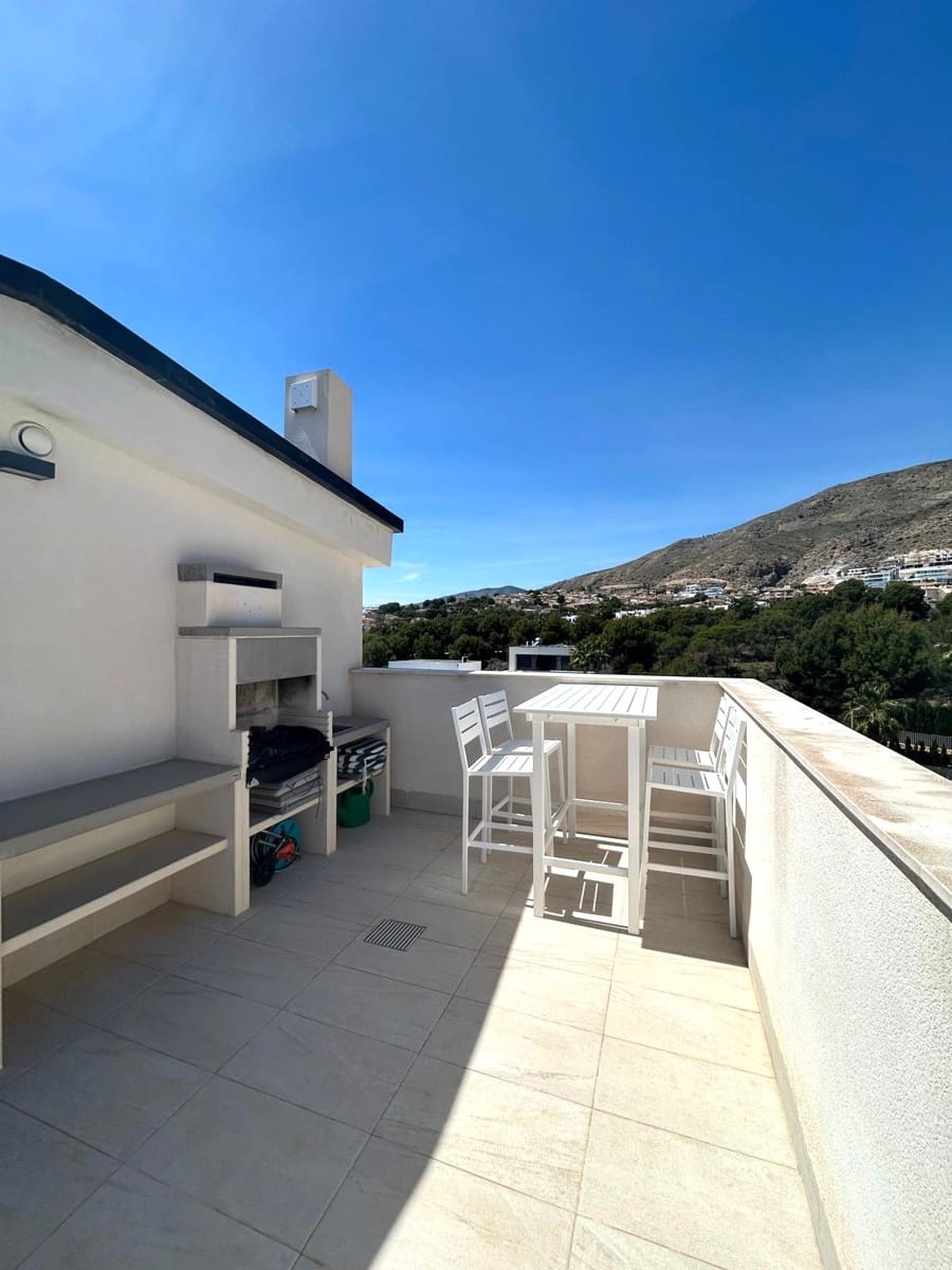 3 sypialnia Penthouse na sprzedaż w Finestrat z basenem garażem - 550 000 € (Ref: 9807502)