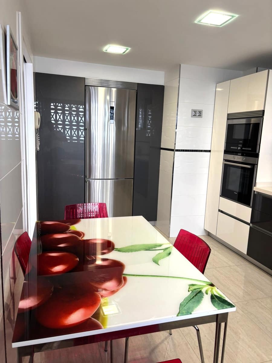 3 sypialnia Apartament do wynajęcia w Benidorm z basenem garażem - 1 800 € (Ref: 9830540)