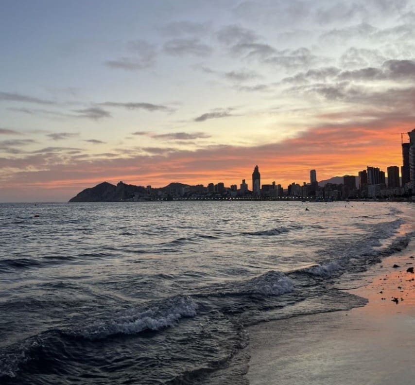 1 sypialnia Apartament na sprzedaż w Benidorm z basenem garażem - 245 000 € (Ref: 9856248)