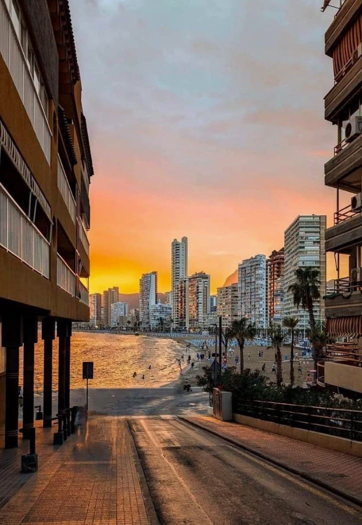 1 sypialnia Apartament na sprzedaż w Benidorm z basenem garażem - 245 000 € (Ref: 9856248)