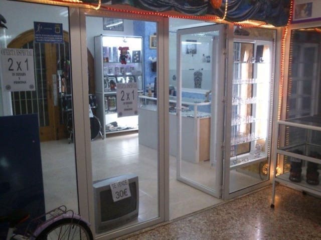 Commercial for sale in Calpe / Calp - € 106,000 (Ref: 9907152)