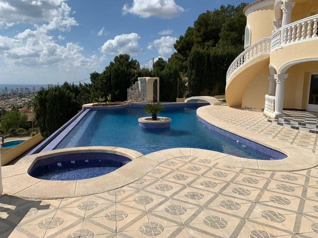 4 makuuhuone Huvila myytävänä paikassa Calpe / Calp mukana 
autotalli - 1 400 000 € (Ref: 9907165)