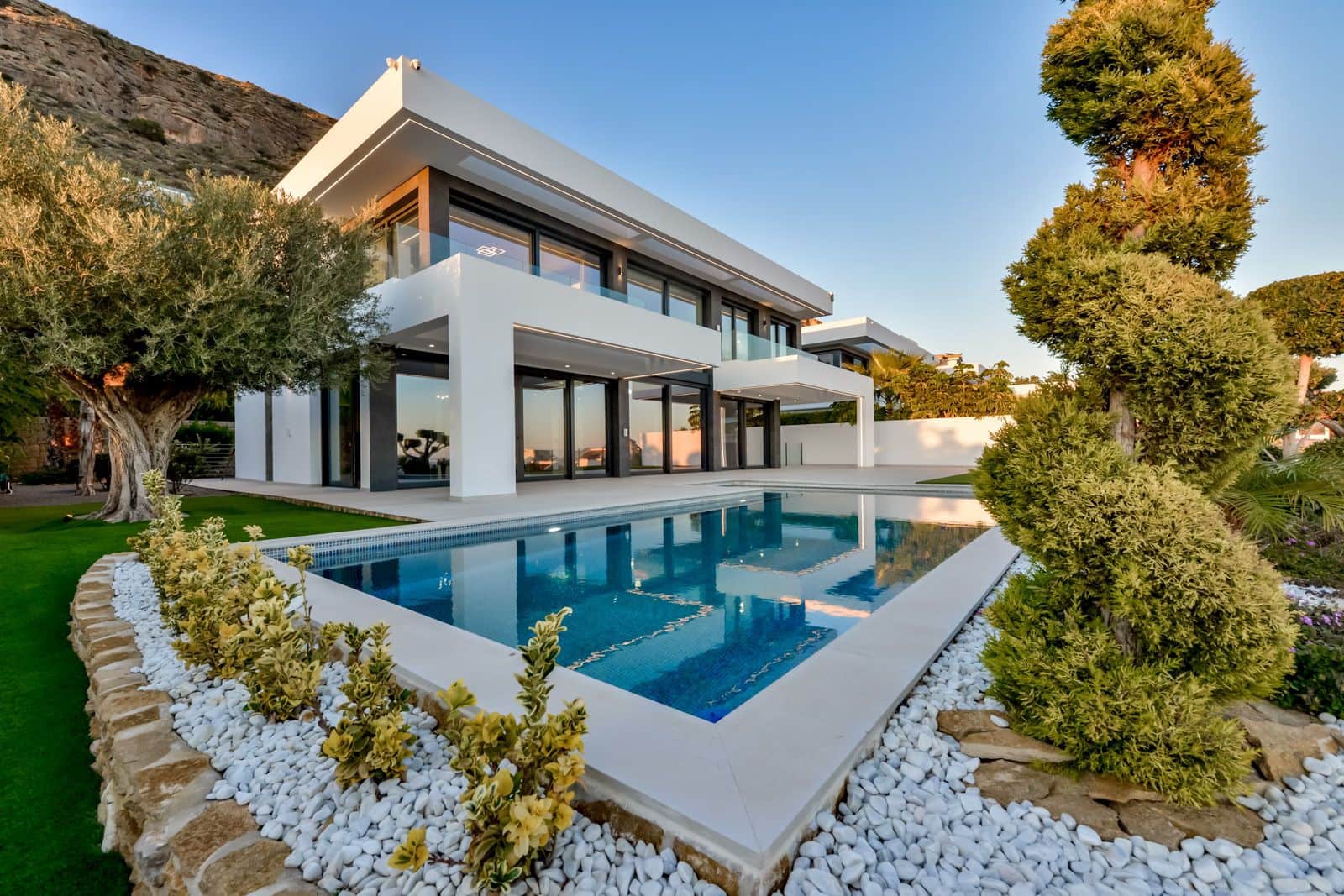 8 bedroom Villa for sale in Finestrat with pool garage - € 4,450,000 (Ref: 9907172)