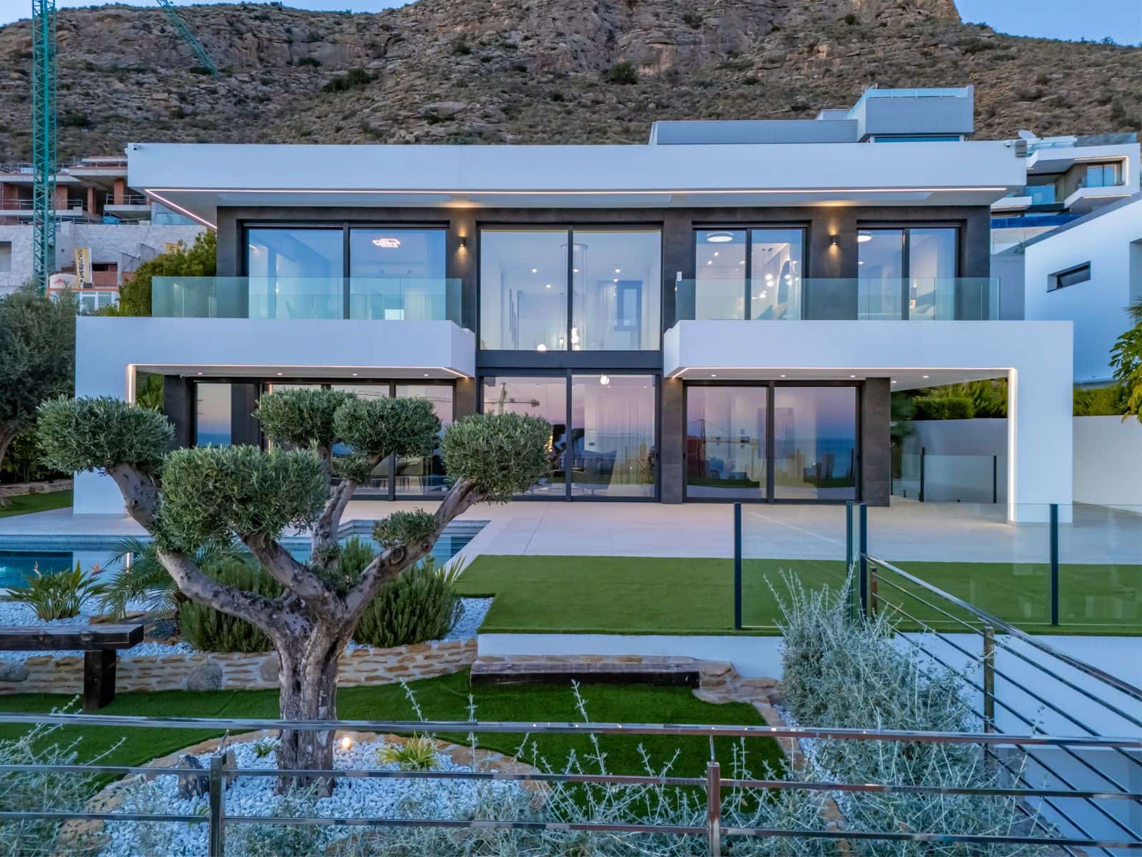 8 bedroom Villa for sale in Finestrat with pool garage - € 4,450,000 (Ref: 9907172)