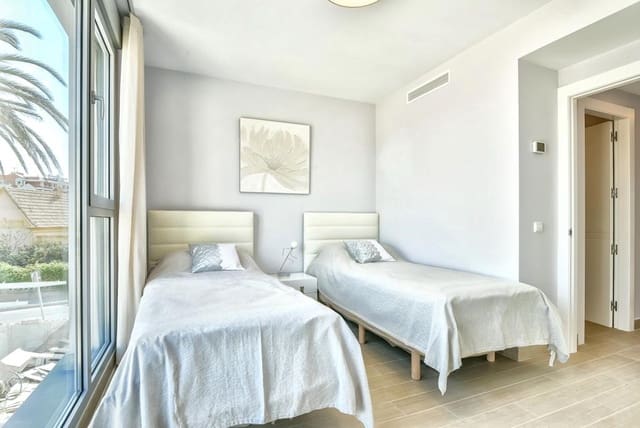3 bedroom Apartment for sale in Calpe / Calp with pool - € 725,000 (Ref: 9907181)