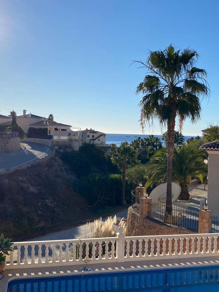 5 makuuhuone Huvila myytävänä paikassa Calpe / Calp mukana uima-altaan 
autotalli - 820 000 € (Ref: 9907187)