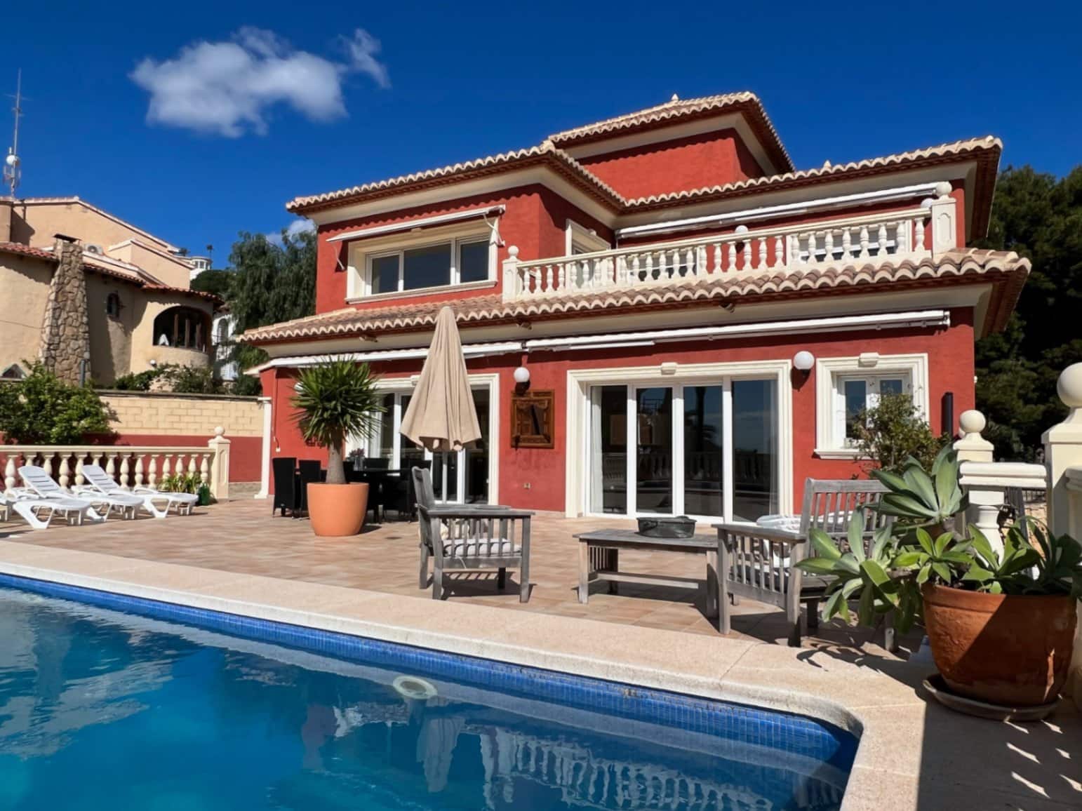 5 makuuhuone Huvila myytävänä paikassa Calpe / Calp mukana uima-altaan 
autotalli - 820 000 € (Ref: 9907187)