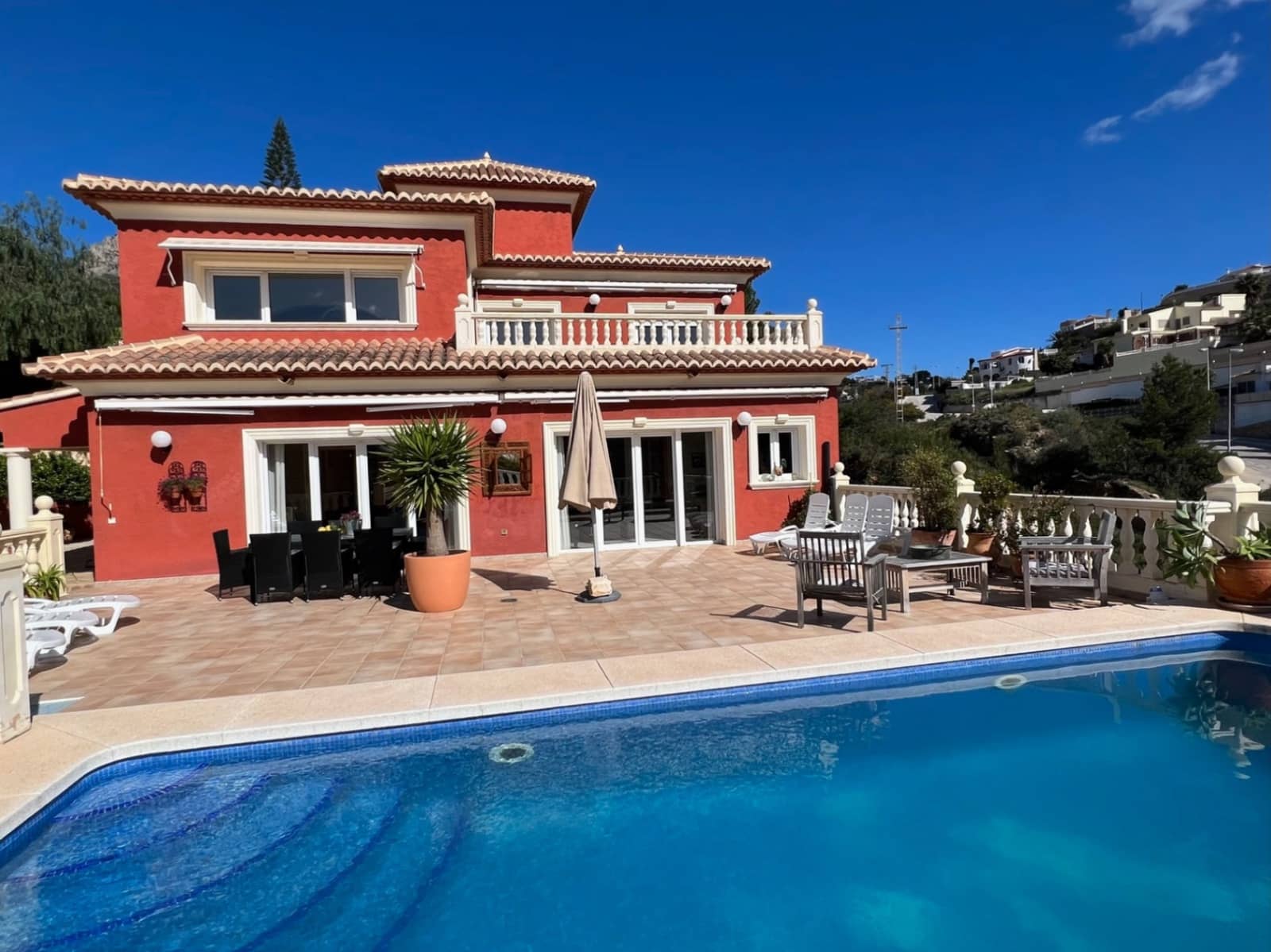 5 makuuhuone Huvila myytävänä paikassa Calpe / Calp mukana uima-altaan 
autotalli - 820 000 € (Ref: 9907187)