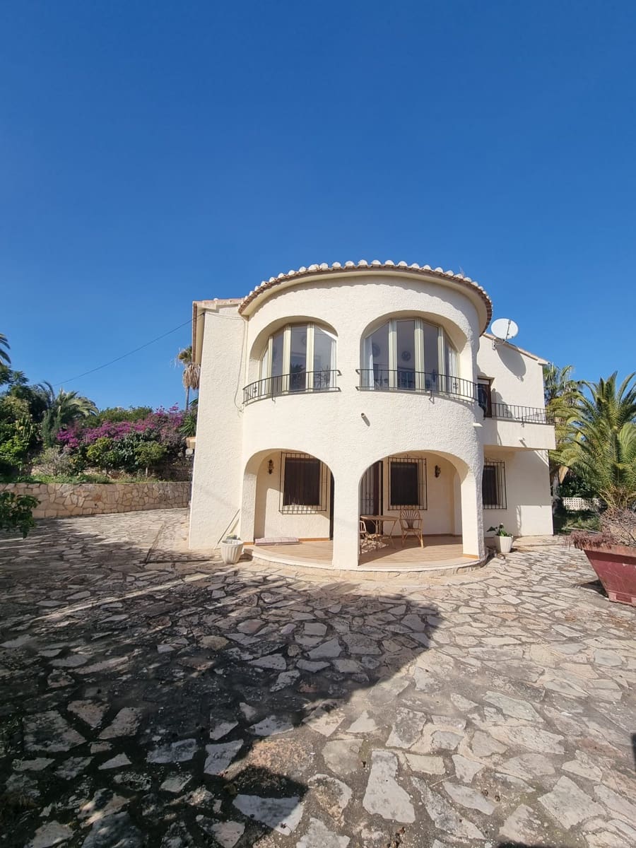 4 makuuhuone Huvila myytävänä paikassa Calpe / Calp mukana 
autotalli - 900 000 € (Ref: 9907197)