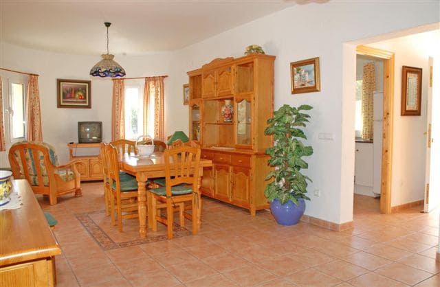 6 bedroom Villa for sale in Calpe / Calp with pool garage - € 542,000 (Ref: 9907201)