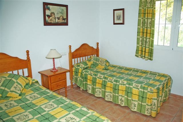 6 bedroom Villa for sale in Calpe / Calp with pool garage - € 542,000 (Ref: 9907201)