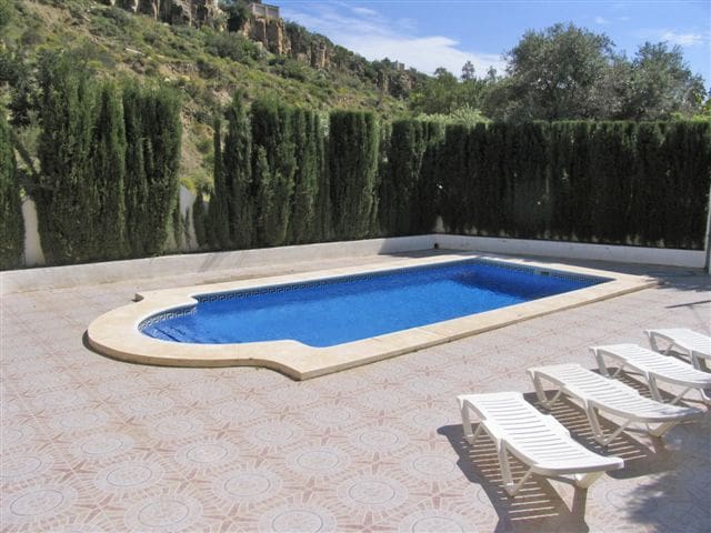 6 bedroom Villa for sale in Calpe / Calp with pool garage - € 542,000 (Ref: 9907201)