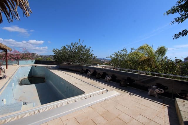 4 makuuhuone Huvila myytävänä paikassa Calpe / Calp - 1 100 000 € (Ref: 9907230)